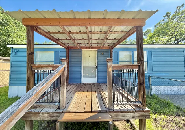 Photo 1 of Sale Pending at 2022 Parrish St, Waco, TX 76705 | MLS# 21311706 | Listing updated on 2026-08-06