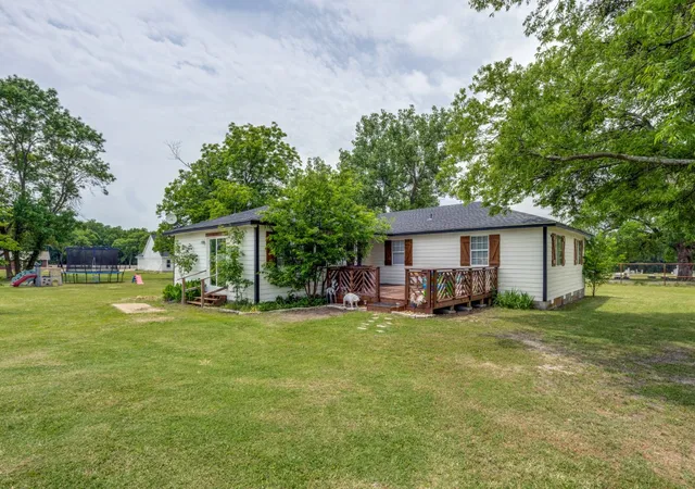 Photo 1 of Single family home for sale at 411 W Houston St, Leonard, TX 75452 | MLS# 21311753 | Listing updated on 2026-08-18