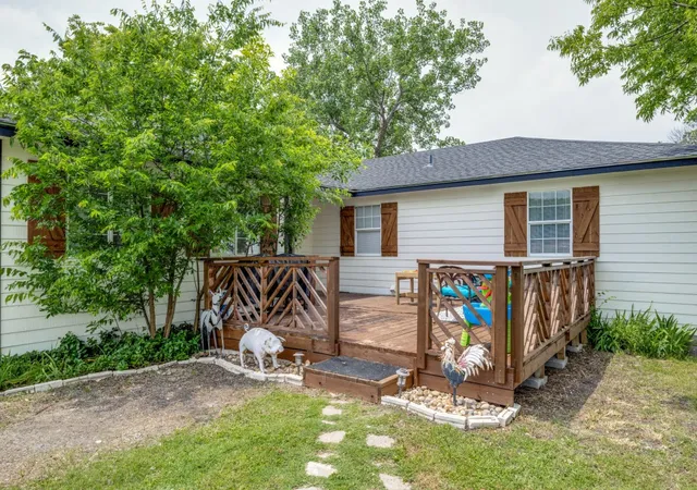 Photo 2 of Single family home for sale at 411 W Houston St, Leonard, TX 75452 | MLS# 21311753 | Listing updated on 2026-08-18