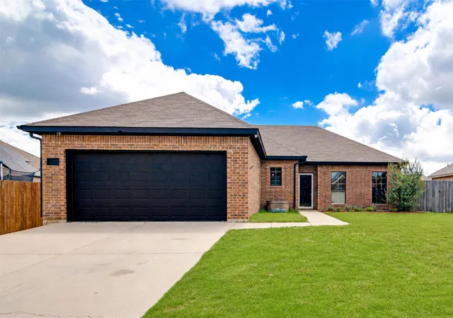 Photo 1 of Single family home for sale at 1015 Christine St, Cleburne, TX 76031 | MLS# 21310665 | Listing updated on 2026-08-22