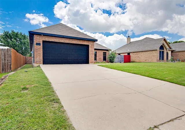 Photo 3 of Single family home for sale at 1015 Christine St, Cleburne, TX 76031 | MLS# 21310665 | Listing updated on 2026-08-22