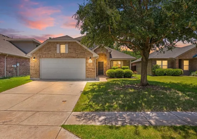 Photo 1 of Sale Pending at 4604 Fern Valley Dr, Fort Worth, TX 76244 | MLS# 21311764 | Listing updated on 2026-08-18