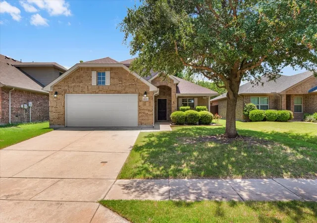 Photo 2 of Sale Pending at 4604 Fern Valley Dr, Fort Worth, TX 76244 | MLS# 21311764 | Listing updated on 2026-08-18