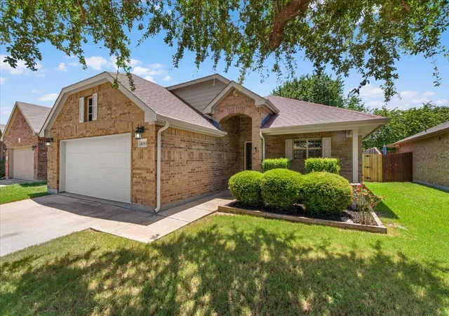 Photo 3 of Sale Pending at 4604 Fern Valley Dr, Fort Worth, TX 76244 | MLS# 21311764 | Listing updated on 2026-08-18