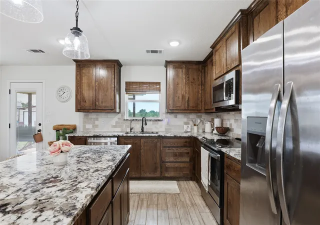 Homes for sale in Springtown, TX | 1057 Hereford Dr, Springtown, TX 76082 | MLS# 21311763