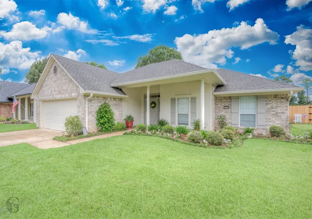 Photo 1 of Single family home for sale at 220 Harders Crossing Blvd, Shreveport, LA 71106 | MLS# 21311645 | Listing updated on 2026-09-24