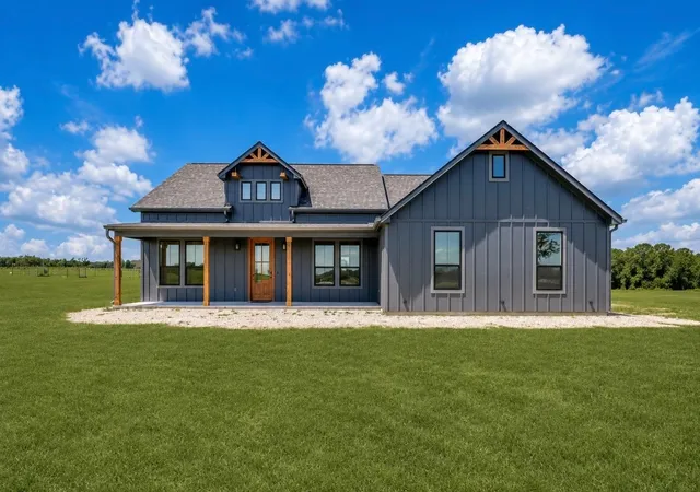 Single family home for sale at 1150 Doss Rd, Millsap, TX 76066 | MLS# 21308240