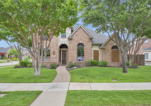 Homes for sale in Keller, TX | 2003 Creekvista Dr, Keller, TX 76248 | MLS# 21302413