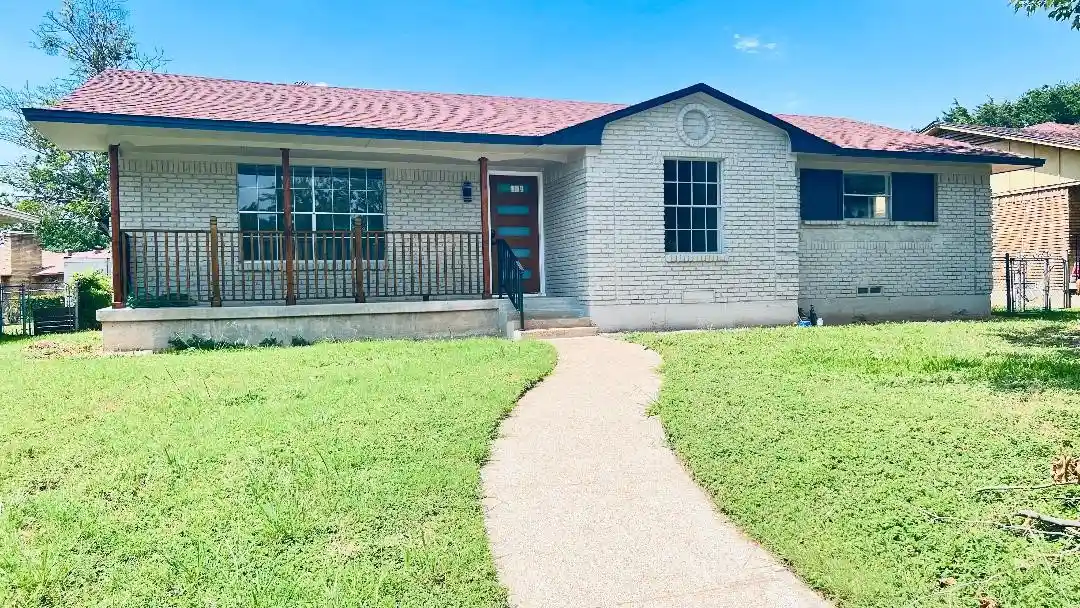 Photo 1 of Single family home for sale at 1711 Heather Glen Dr, Dallas, TX 75232 | MLS# 21308454 | Listing updated on 2026-10-12