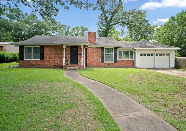 Photo 1 of Single family home for sale at 2717 Crestview St, Tyler, TX 75701 | MLS# 21311480 | Listing updated on 2026-09-21