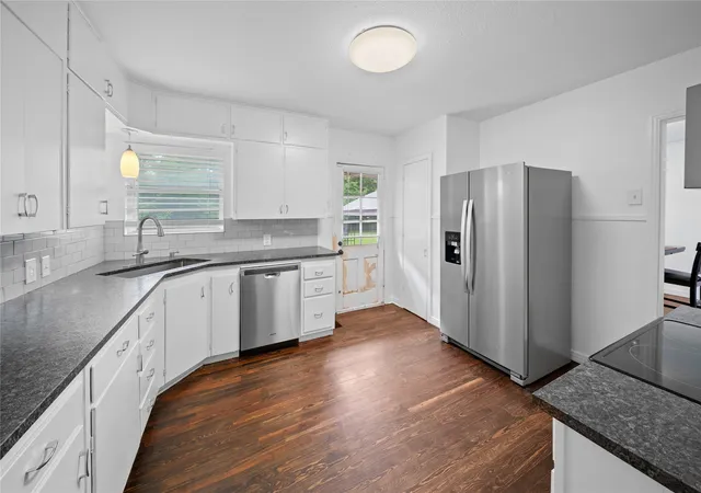 Photo 4 of Single family home for sale at 2717 Crestview St, Tyler, TX 75701 | MLS# 21311480 | Listing updated on 2026-09-21