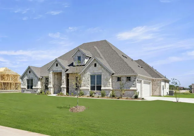Photo 3 of Sale Pending at 313 Hollingsworth Ln, Glenn Heights, TX 75154 | MLS# 21311841 | Listing updated on 2026-08-21