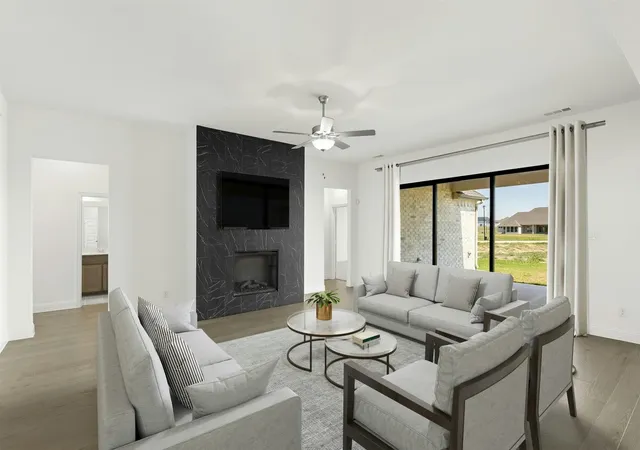 Photo 4 of Sale Pending at 313 Hollingsworth Ln, Glenn Heights, TX 75154 | MLS# 21311841 | Listing updated on 2026-08-21