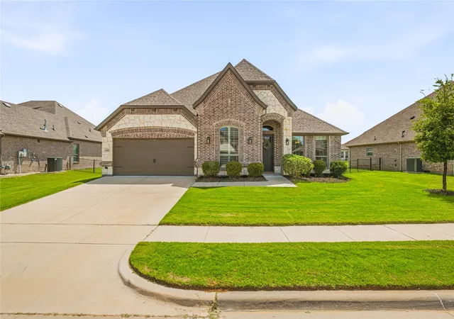 Photo 1 of Single family home for sale at 1086 Mickelson Dr, Granbury, TX 76048 | MLS# 21309882 | Listing updated on 2026-08-22