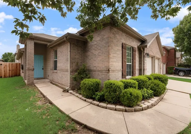 Photo 3 of Single family home for sale at 1234 Mallard Crk, Aubrey, TX 76227 | MLS# 21311871 | Listing updated on 2026-10-01