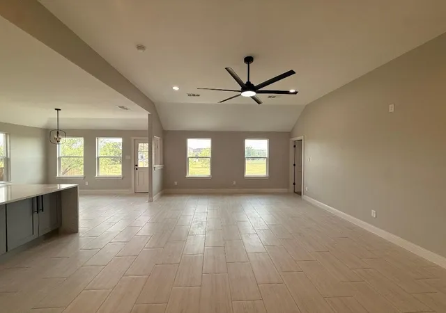 Photo 4 of Single family home for sale at 402 Bellaire Cir, Mineral Wells, TX 76067 | MLS# 21308847 | Listing updated on 2026-09-28