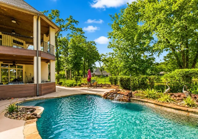 Photo 3 of Single family home for sale at 299 Saint Andrews Dr, Mabank, TX 75156 | MLS# 21311722 | Listing updated on 2026-09-01