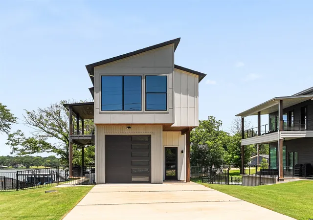 Homes for sale in Gun Barrel City, TX | 255 Autumn Wood Trl, Gun Barrel City, TX 75156 | MLS# 21311947