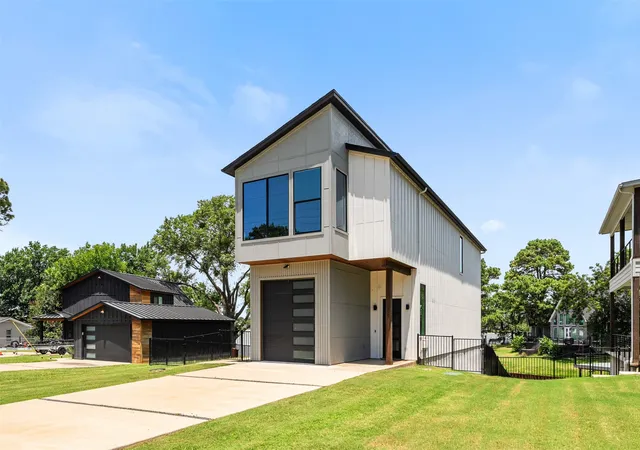 Photo 3 of Single family home for sale at 255 Autumn Wood Trl, Gun Barrel City, TX 75156 | MLS# 21311947 | Listing updated on 2026-08-22