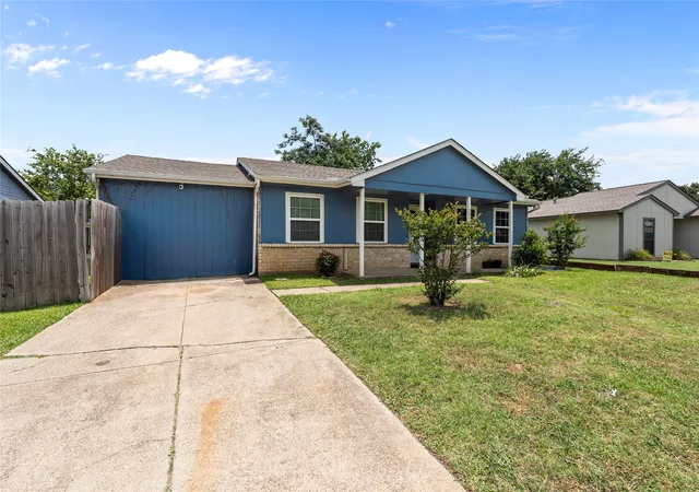 Photo 2 of Sale Pending at 7036 Sandybrook Dr, Fort Worth, TX 76120 | MLS# 21282774 | Listing updated on 2026-07-19