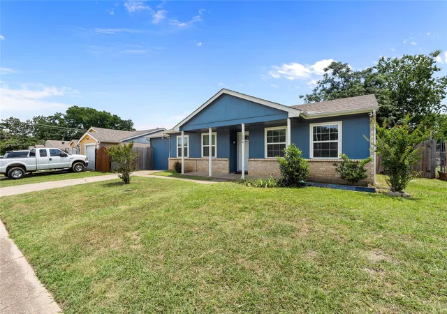 Photo 3 of Sale Pending at 7036 Sandybrook Dr, Fort Worth, TX 76120 | MLS# 21282774 | Listing updated on 2026-07-19