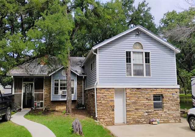 Photo 1 of Single family home for sale at 921 Sportsman Park Rd, Azle, TX 76020 | MLS# 21311819 | Listing updated on 2026-09-30