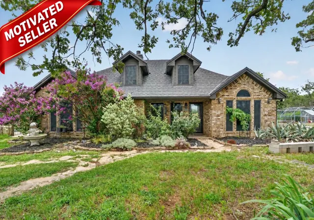 Single family home for sale at 1017 County Road 3555, Paradise, TX 76073 | MLS# 21311172