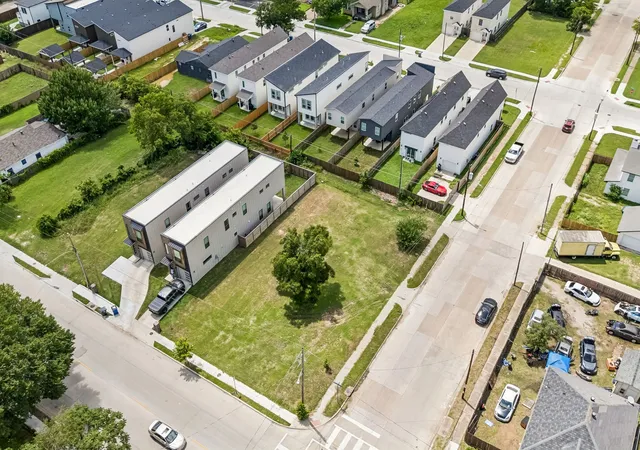Photo 2 of Land for sale at 2535 Pennsylvania Ave, Dallas, TX 75215 | MLS# 21311975 | Listing updated on 2026-08-26