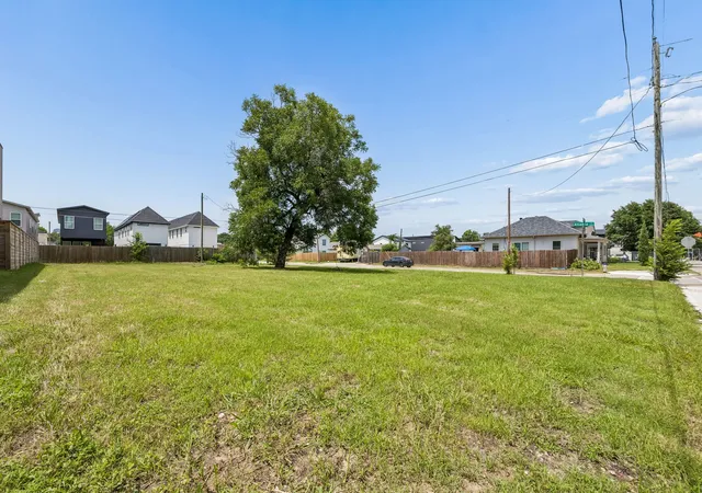 Photo 3 of Land for sale at 2535 Pennsylvania Ave, Dallas, TX 75215 | MLS# 21311975 | Listing updated on 2026-08-26