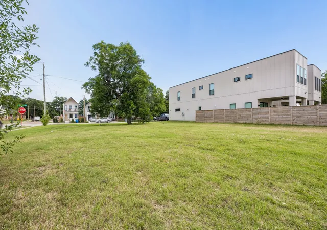 Photo 4 of Land for sale at 2535 Pennsylvania Ave, Dallas, TX 75215 | MLS# 21311975 | Listing updated on 2026-08-26