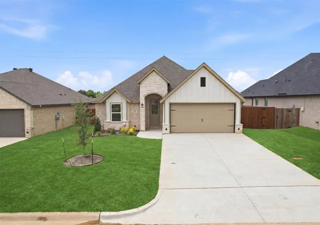 Homes for sale in Tolar, TX | 1512 Oleander Dr, Tolar, TX 76476 | MLS# 21304649