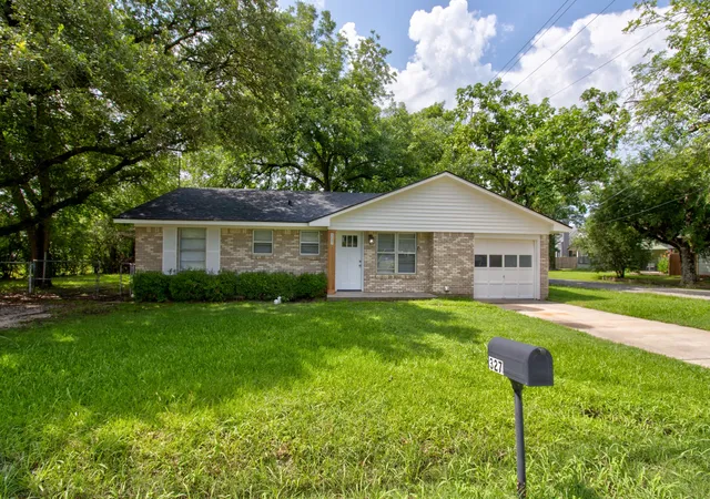 Homes for sale in Pilot Point, TX | 327 W Mckinney St, Pilot Point, TX 76258 | MLS# 21303399