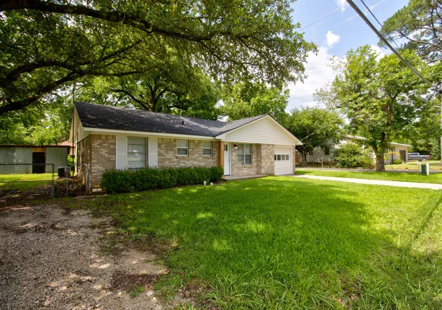 Homes for sale in Pilot Point, TX | 327 W Mckinney St, Pilot Point, TX 76258 | MLS# 21303399