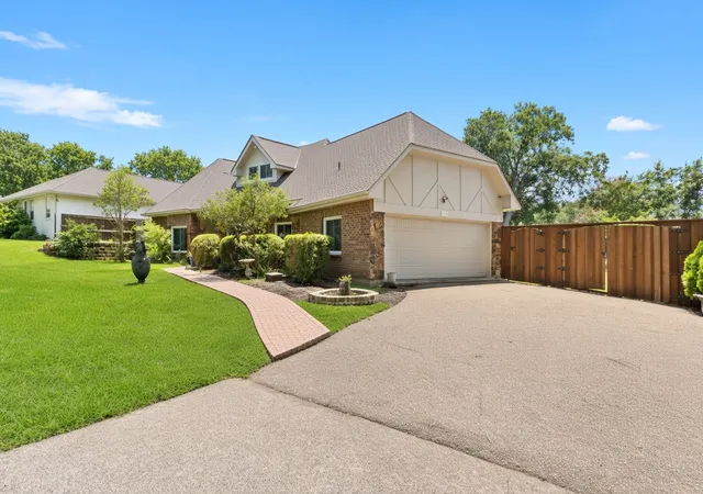 Photo 1 of Single family home for sale at 3929 Amy Ave, Garland, TX 75043 | MLS# 21312098 | Listing updated on 2026-08-29
