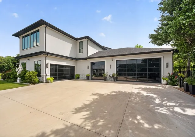 Photo 3 of Sale Pending at 234 City View Ct, Cedar Hill, TX 75104 | MLS# 21311419 | Listing updated on 2026-08-13