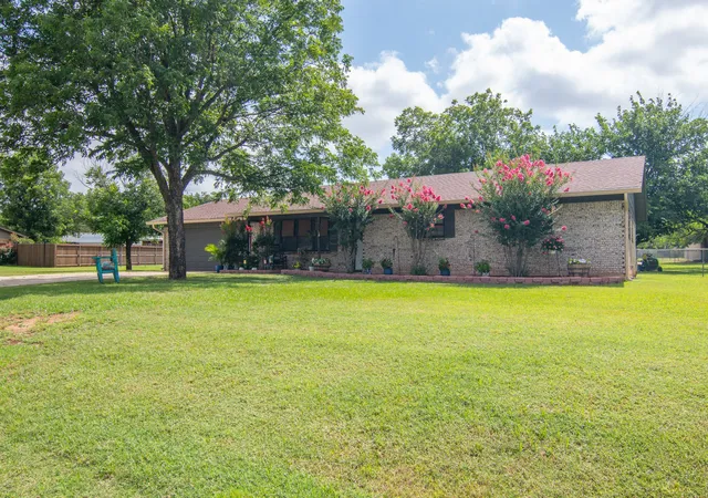 Homes for sale in Early, TX | 105 Greentree Cir, Early, TX 76802 | MLS# 21310955