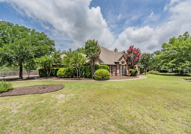 Photo 2 of Sale Pending at 1304 Greenview Dr, Aledo, TX 76008 | MLS# 21311209 | Listing updated on 2026-08-22