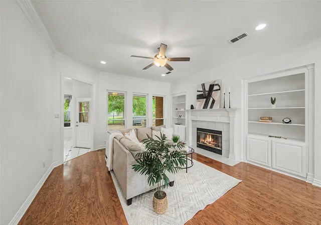 Photo 4 of Sale Pending at 1304 Greenview Dr, Aledo, TX 76008 | MLS# 21311209 | Listing updated on 2026-08-22