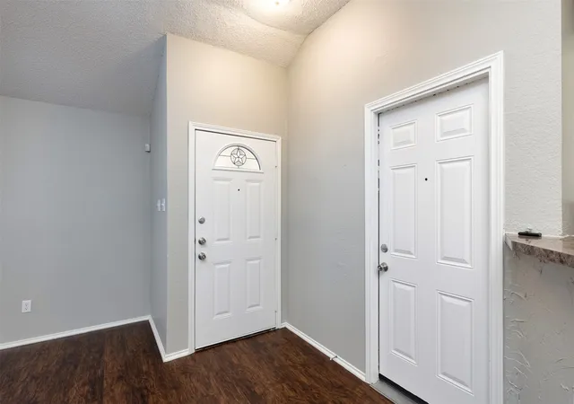 Photo 3 of Single family home for sale at 200 Caprock Dr, Arlington, TX 76018 | MLS# 21312147 | Listing updated on 2026-08-25