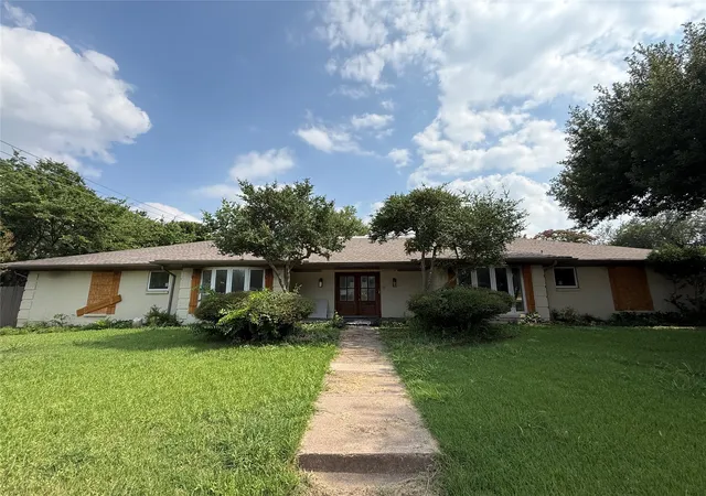 Photo 1 of Sale Pending at 1013 Rockmoor Dr, Fort Worth, TX 76134 | MLS# 21311314 | Listing updated on 2026-08-04