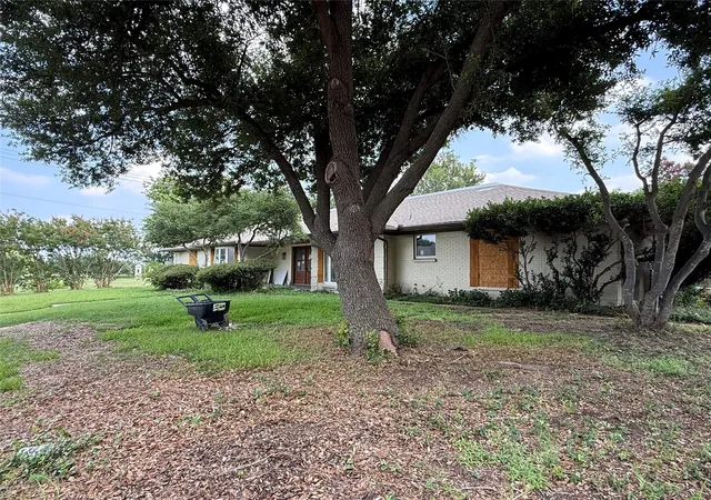 Photo 2 of Sale Pending at 1013 Rockmoor Dr, Fort Worth, TX 76134 | MLS# 21311314 | Listing updated on 2026-08-04