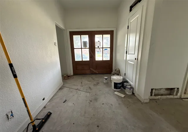 Photo 3 of Sale Pending at 1013 Rockmoor Dr, Fort Worth, TX 76134 | MLS# 21311314 | Listing updated on 2026-08-04