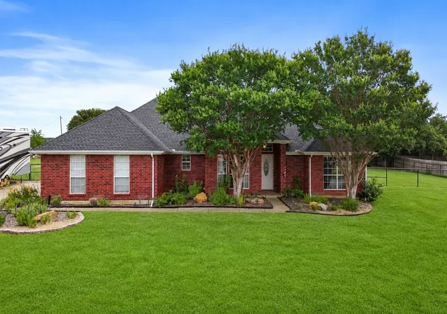 Photo 1 of Single family home for sale at 3909 Timbercrest Dr E, Burleson, TX 76028 | MLS# 21298039 | Listing updated on 2026-08-22