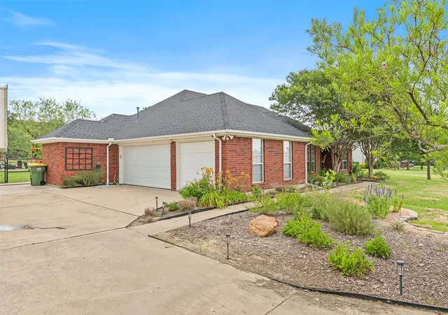 Photo 3 of Single family home for sale at 3909 Timbercrest Dr E, Burleson, TX 76028 | MLS# 21298039 | Listing updated on 2026-08-22