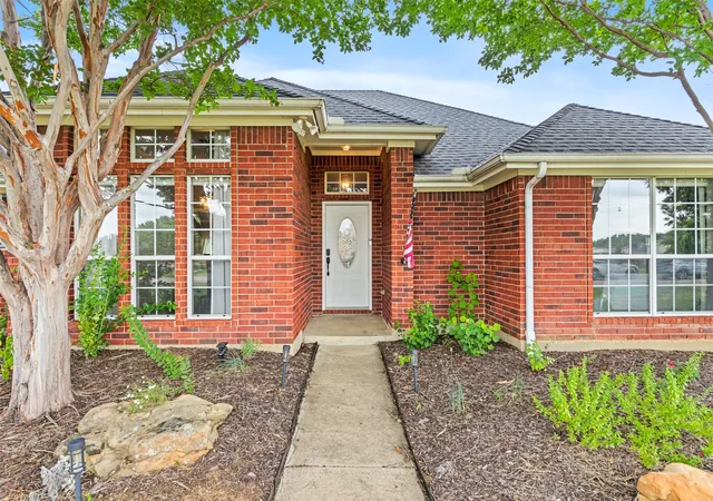 Photo 4 of Single family home for sale at 3909 Timbercrest Dr E, Burleson, TX 76028 | MLS# 21298039 | Listing updated on 2026-08-22