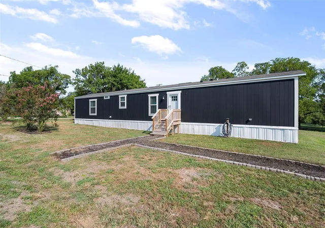 Photo 3 of Sale Pending at 421 S Garitty St, Frost, TX 76641 | MLS# 21305556 | Listing updated on 2026-08-25