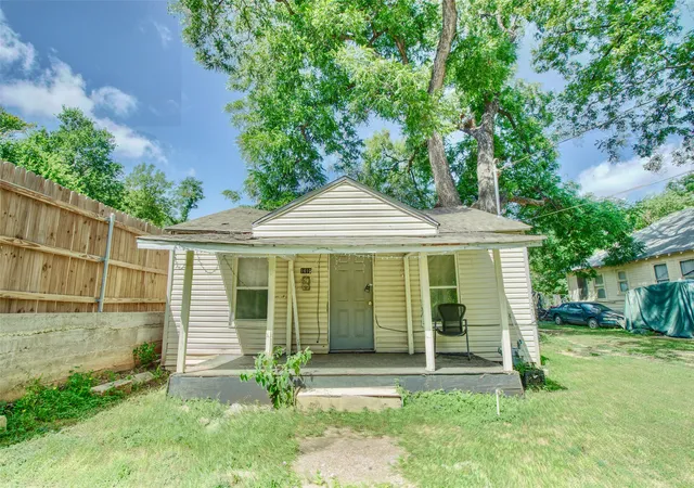 Photo 1 of Single family home for sale at 1610 N 10th St, Waco, TX 76707 | MLS# 21307078 | Listing updated on 2026-07-23