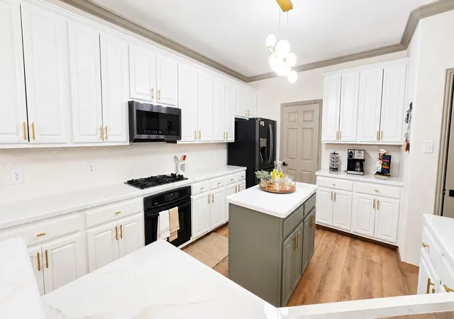 Photo 3 of Single family home for sale at 601 Cresthaven Dr, Mc Kinney, TX 75071 | MLS# 21312239 | Listing updated on 2026-08-30