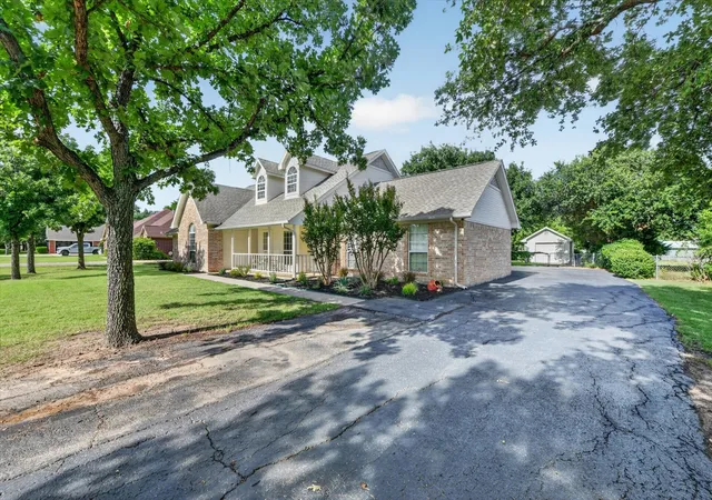 Homes for sale in Argyle, TX | 421 Ben Boyd Rd, Argyle, TX 76226 | MLS# 21308655