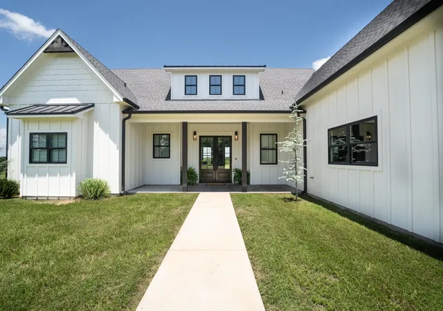 Photo 2 of Single family home for sale at 2865 County Road 2310, Sulphur Springs, TX 75482 | MLS# 21305743 | Listing updated on 2026-08-22